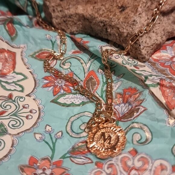 New M Initial Letter Coin Style Chain Link Necklace - Picture 2 of 9